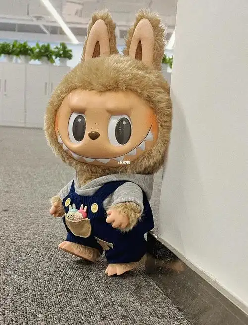 《Labubu娃娃：从百元到十万的疯狂溢价之谜》