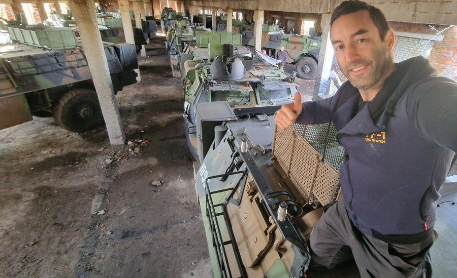 当地时间2025年11月9日，从法国移交给乌克兰武装部队的一批，法国制造的VAB