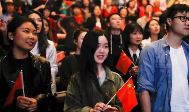 中国人容易被电诈盯上是有原因的，一位越南人告诉我：一个14亿人口的大国，几乎没黑