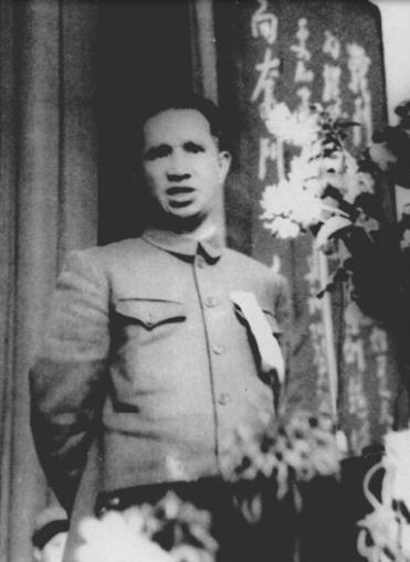 1951年11月，粟裕在华东军区暨第三野战军第一届英模代表大会讲话。