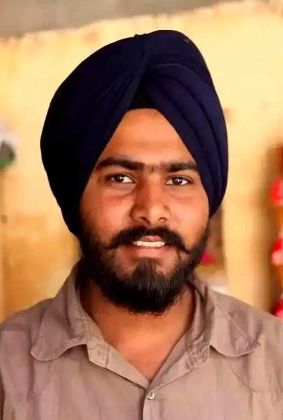 “滚回自己的国家”！2025年12月27日，四川，一男子刚上高铁，就看见一群印度