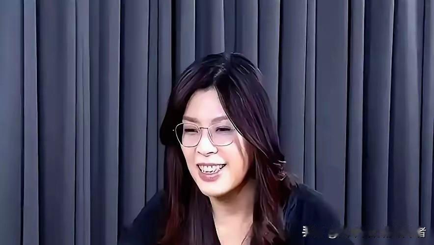 一接手国民党这个烫手山芋，郑丽文就遇上两百多个党员直接递交辞呈，连地方上的资