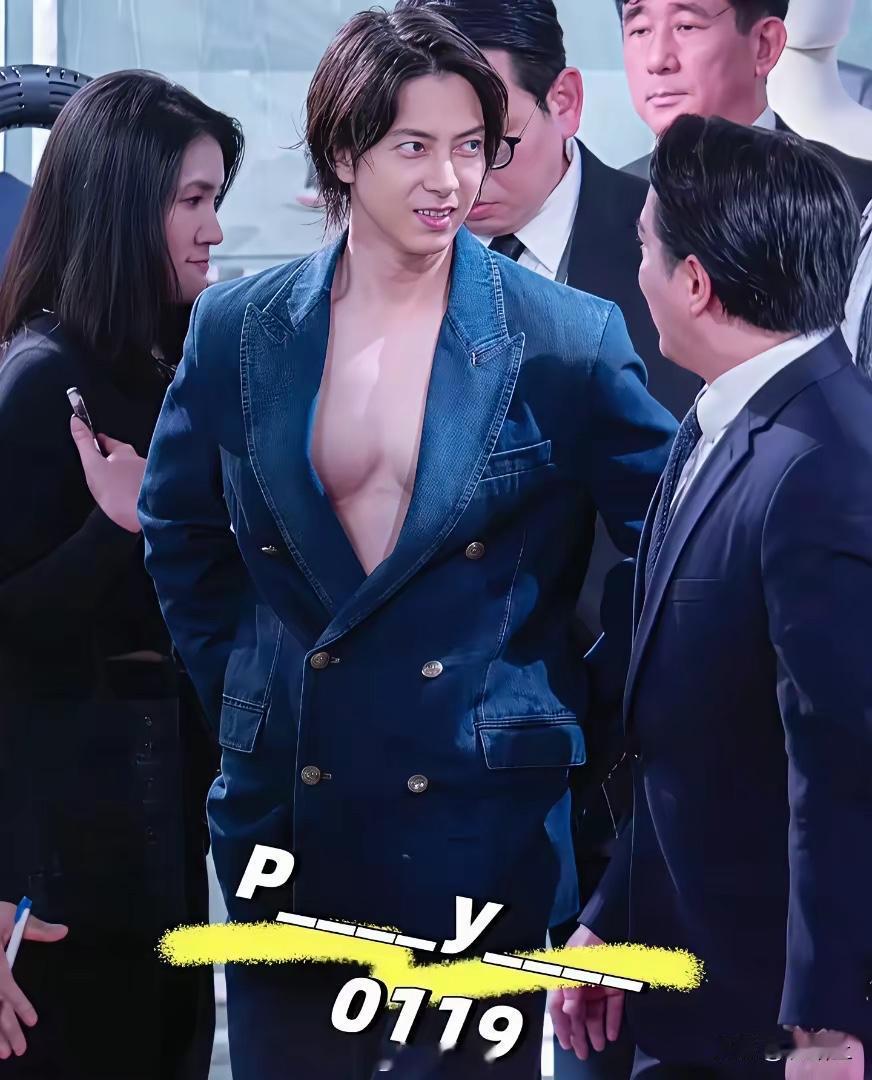 这位大姐也不像个缺钱人，难道她就不能去买件内衣穿上？