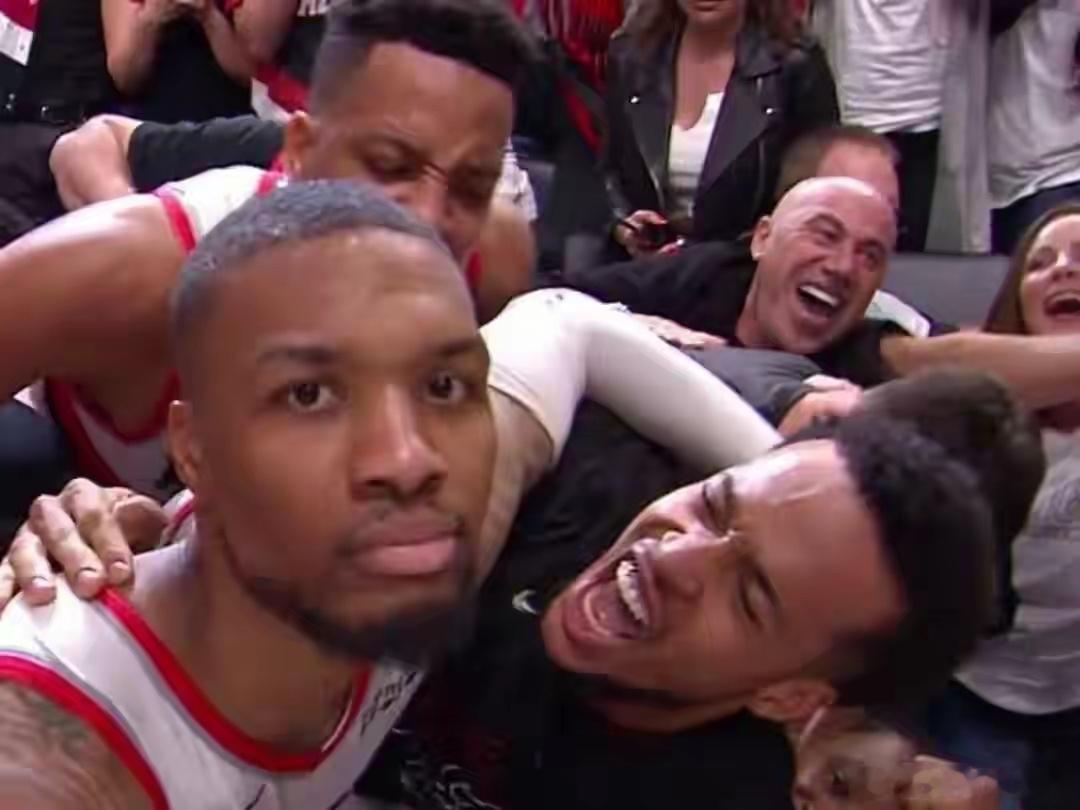 利拉德说出了心里话：开拓者现在的阵容我梦寐以求，我不走这阵容组不起来