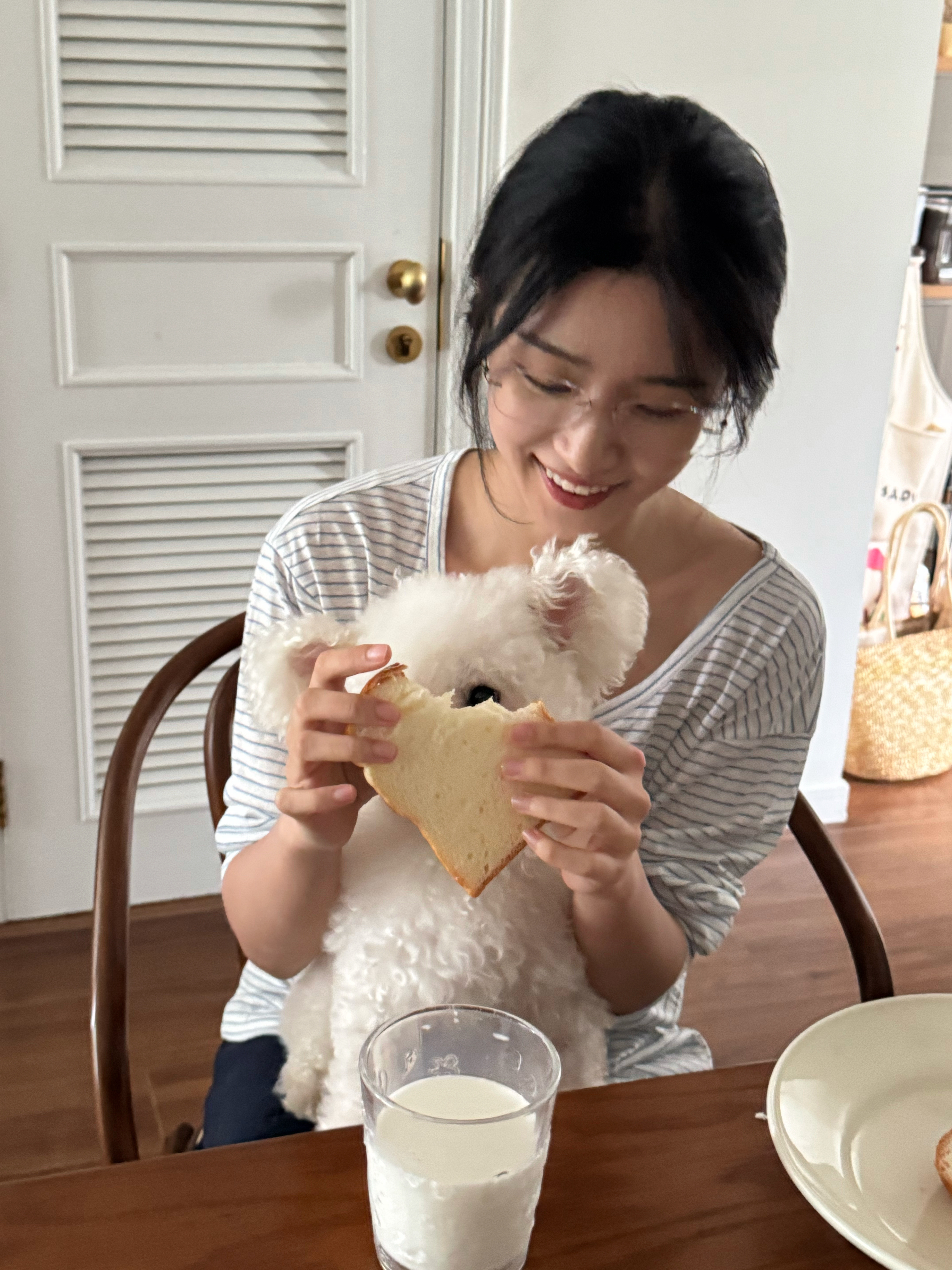 更新照片有这样的女友你几点回家如果能够和噜噜晓住一起我愿意变成她怀里的狗狗