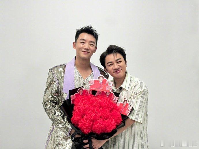 初代跑男重聚给郑恺庆生尹正王祖蓝闪现给郑恺过生日郑恺这次生日真的把人看感动了，