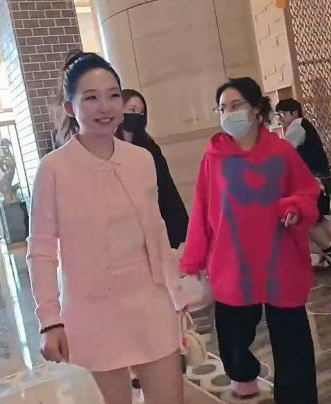 辣目洋子现状成啥样了？感觉瘦了好多