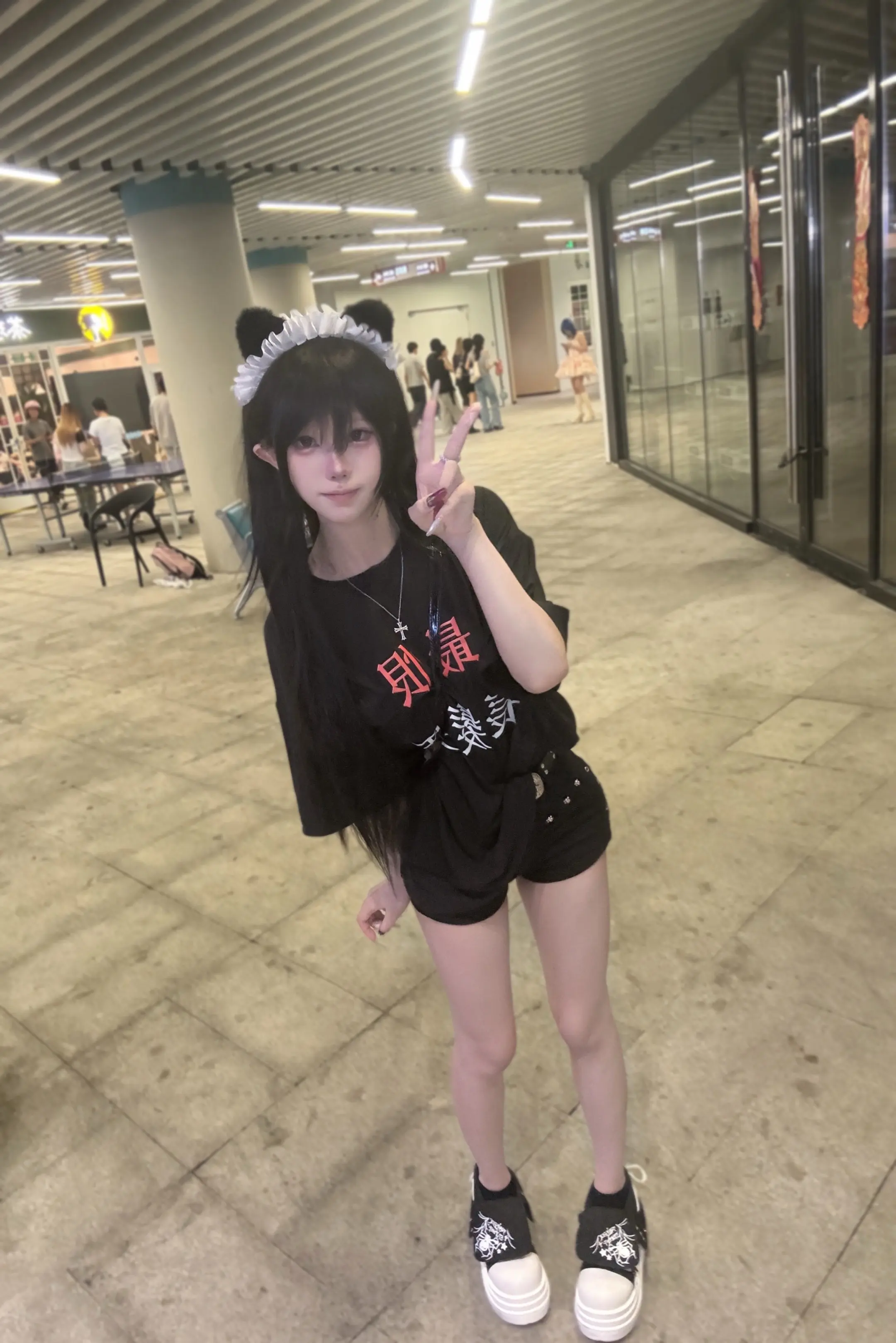 严肃品鉴长发男大赛中。