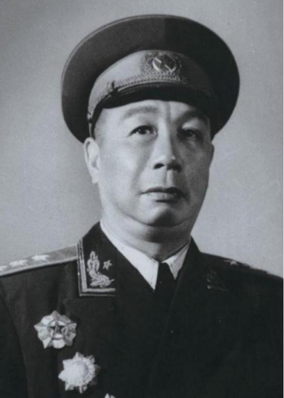 1981年，开国上将陈士榘要离婚，子女们知道后非但不阻拦，反而说：“离婚了也好，