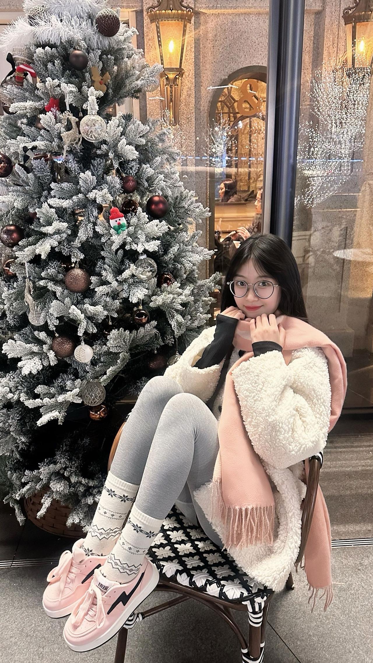 戴上眼镜就是文化人[大笑][大笑][大笑]眼镜眼镜女生