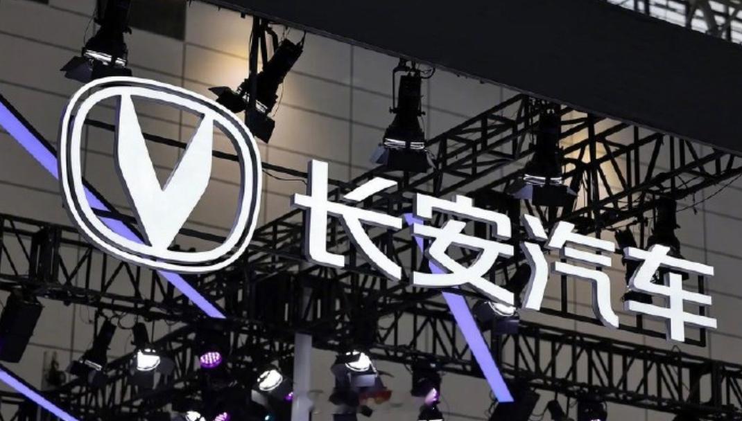 传长安汽车因销量未达标取消年终奖《新浪科技》的消息，最近有媒体报道称，长安汽车