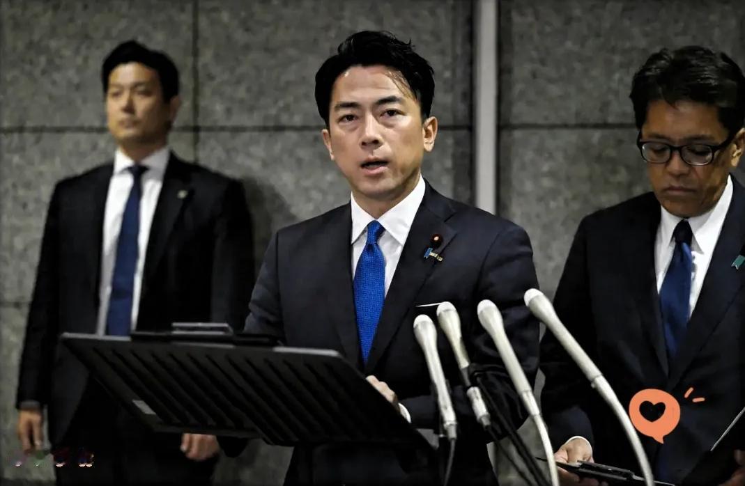 笑不活了！小泉进次郎这回要先下台了！明明早就收到了咱们演习的通报，非要在那