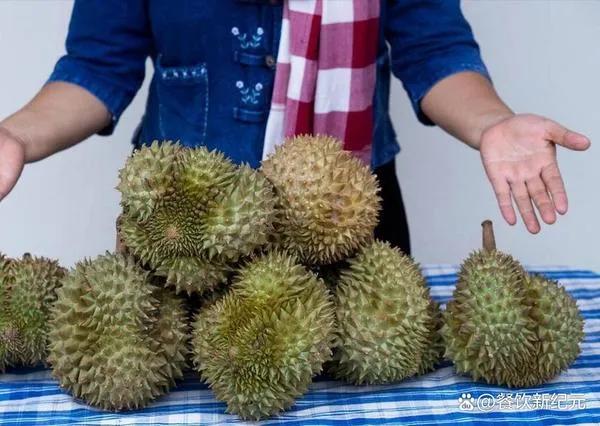 闻着臭吃着却香喷喷的10种食物，有你爱吃的吗？，第一种臭豆腐，东北人的最爱，第二
