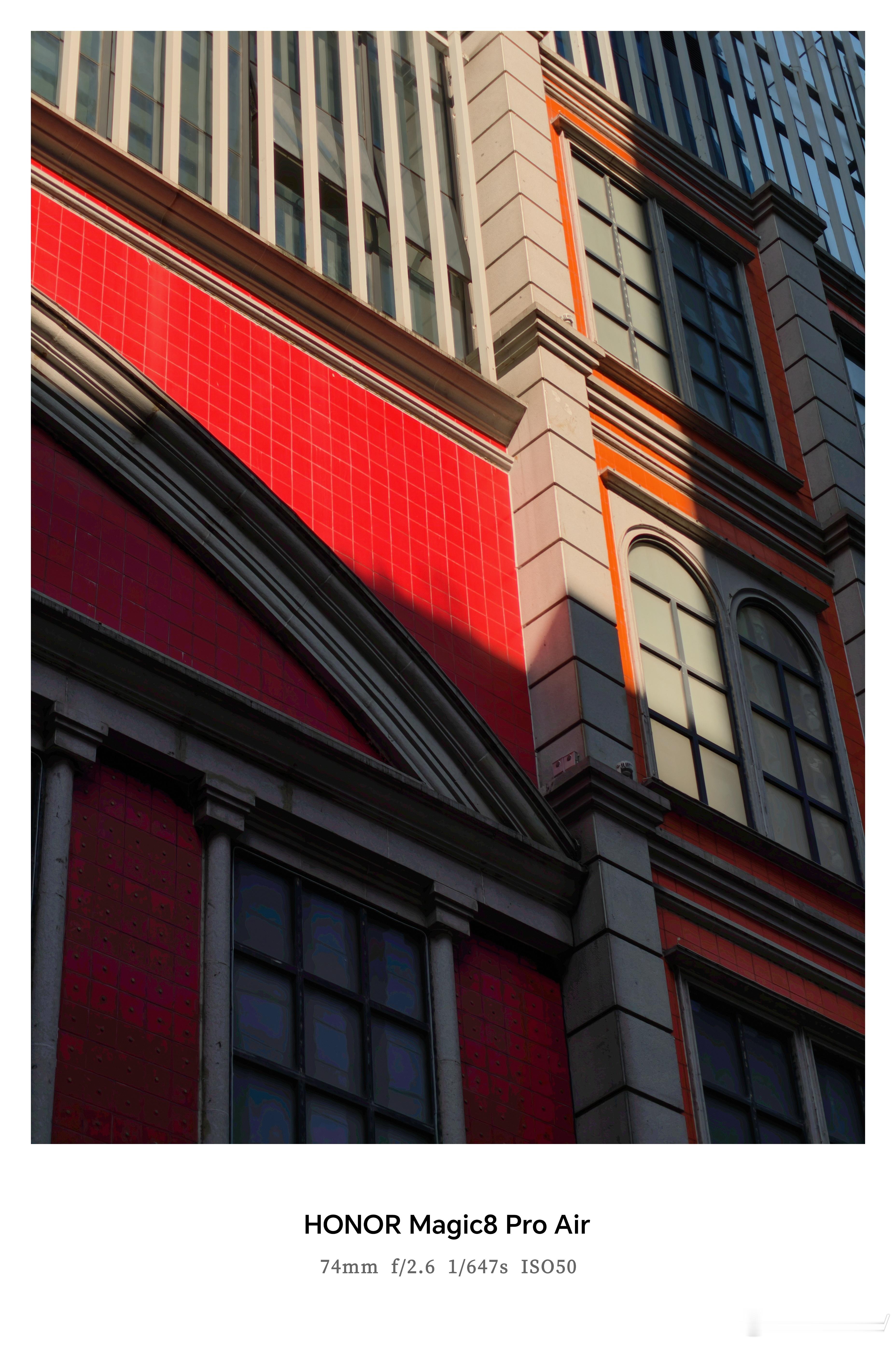 虽然很多人不看好荣耀，但是偏偏荣耀很争气，不仅仅最近几款手机新品都卖得很不错，笔