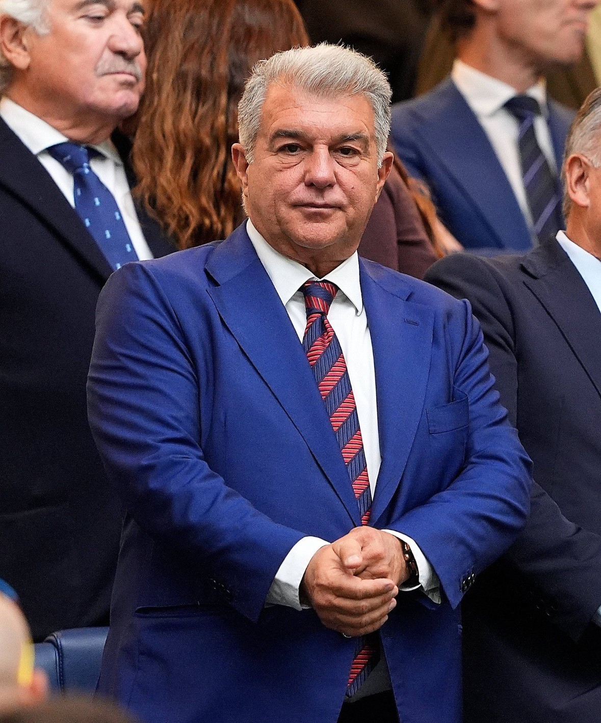 塞尔电台：据说昨天诺坎普贵宾包厢里气氛有些紧张，因为大家都知道，现在是选举季。董