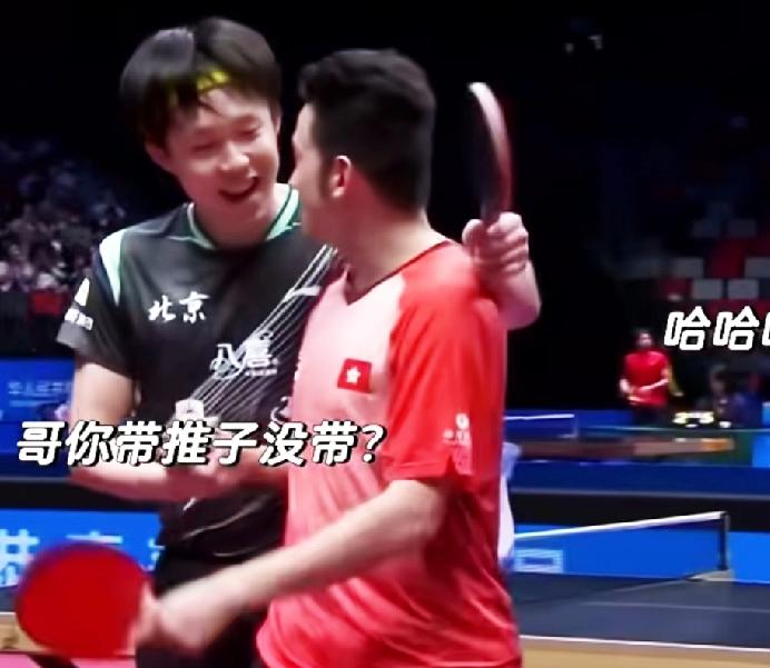 终于知道王楚钦4：3黄镇廷之后，两人“勾肩搭背”嘻嘻哈哈说的啥了。全运会1