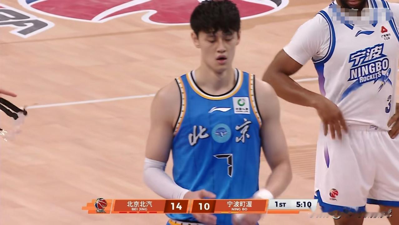 北京北汽球星曾凡博的状态真是越来越好了！在今天北京北汽主场以94：86击败宁波町