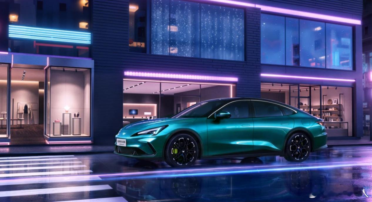 极狐全新阿尔法S5，这颜值长在我的审美上最近在看车，刷到极狐全新阿尔法S5的预售