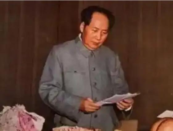 中南海大厨王近仁揭秘：给毛主席掌勺，最怕的不是口味，而是那条“三菜一汤”的铁律。