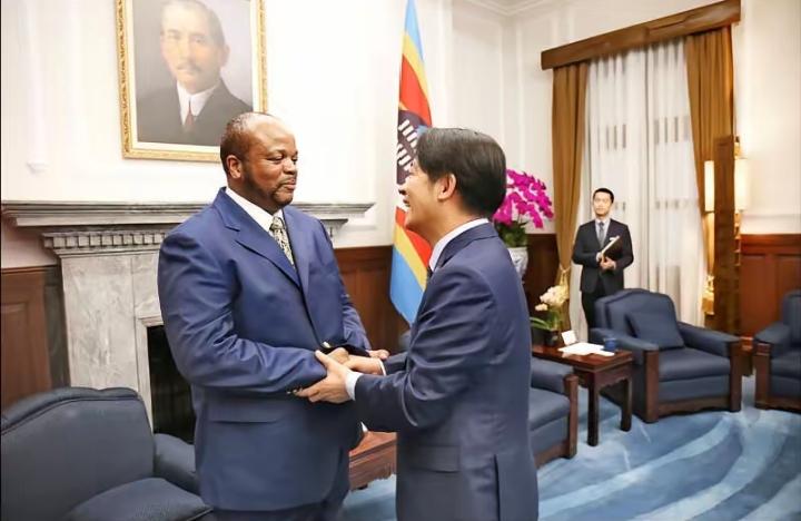 赖清德动了！4月22日，赖清德要把他的专机降落在非洲那块最后的“保留地”上了。根