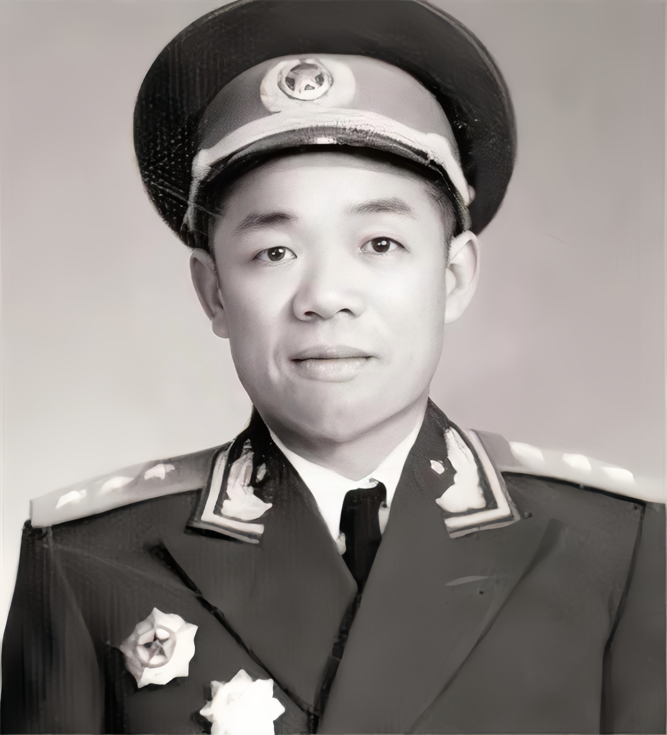 造反派要冲击福州军区战备指挥机关。福州军区司令员韩先楚非常生气，却又不能开枪，那
