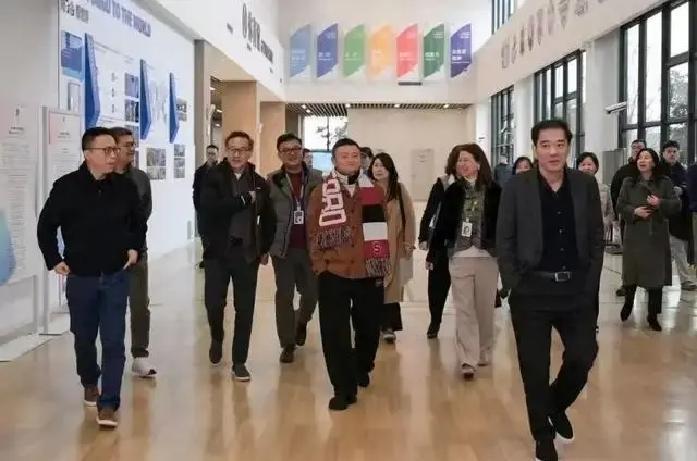 顶级奢侈品买家秀翻车！原来贵的衣服，从来不代表适合你最近刷到一场很出圈的顶级