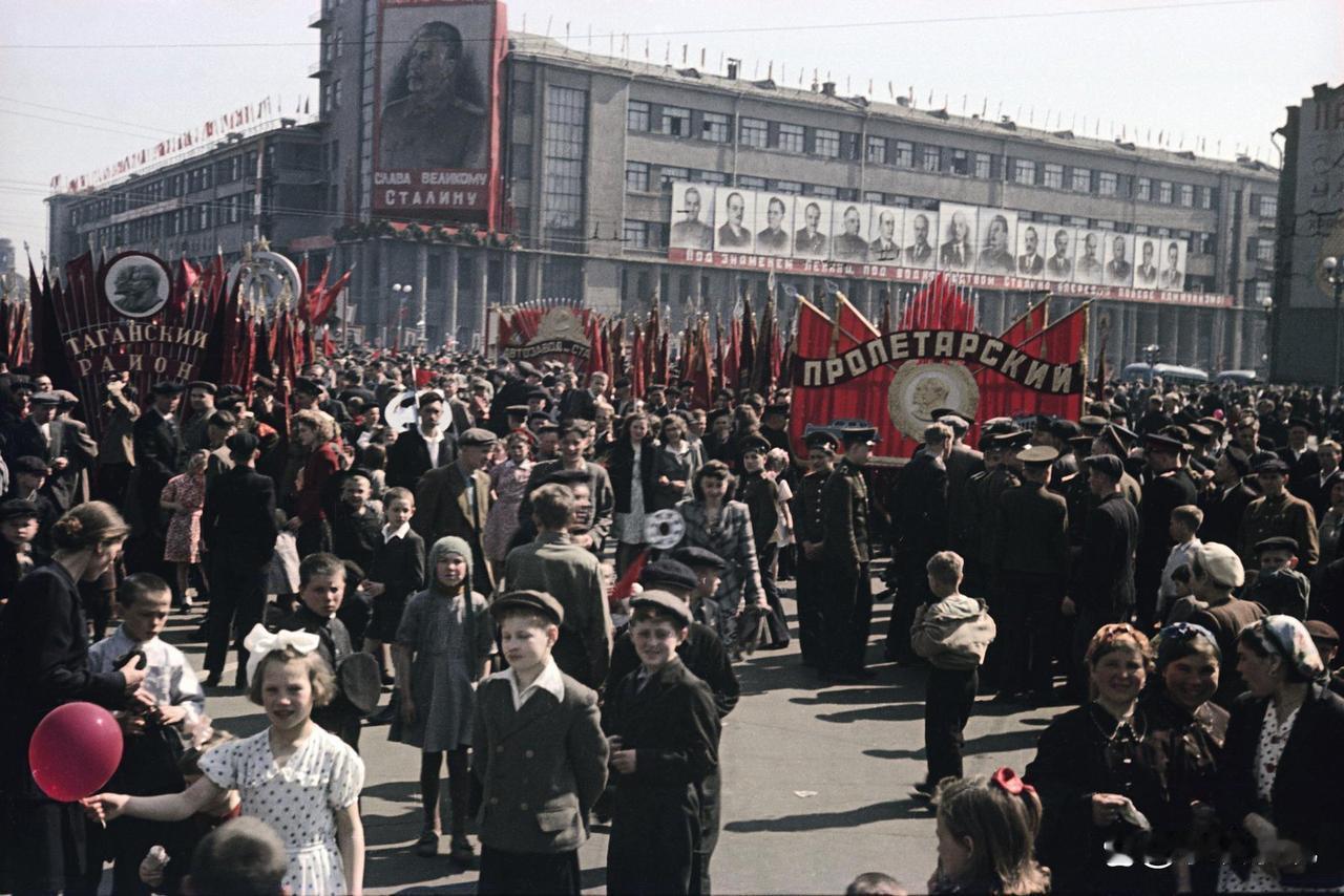 苏联都是由哪些国家组成的？翻开1940年的苏联地图，数一数加盟共和国，你能数