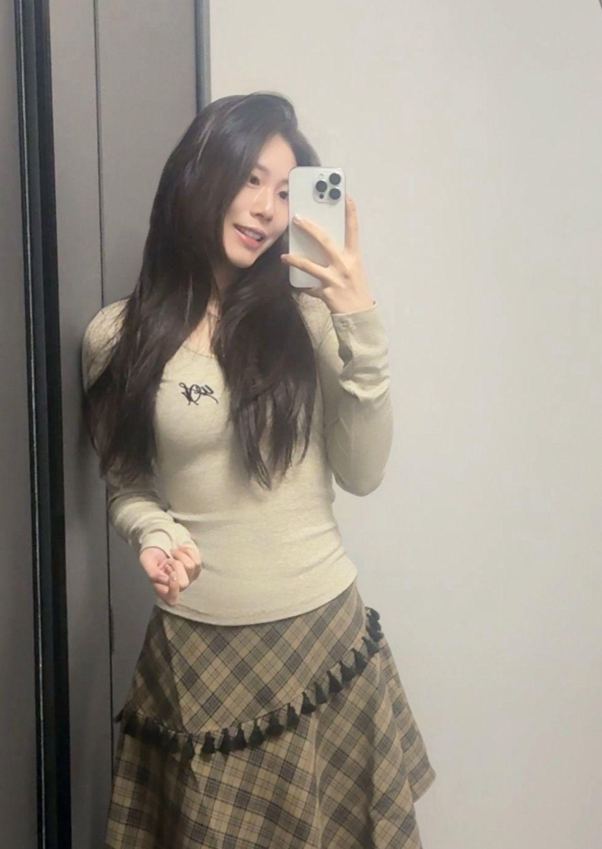 有时候在想着是不是出嫁才是女性的最终出路这段时间老妈老爸总是催着我出去