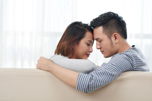 男女相处,女人在这些方面不拒绝你,就是对你动情了,别不信