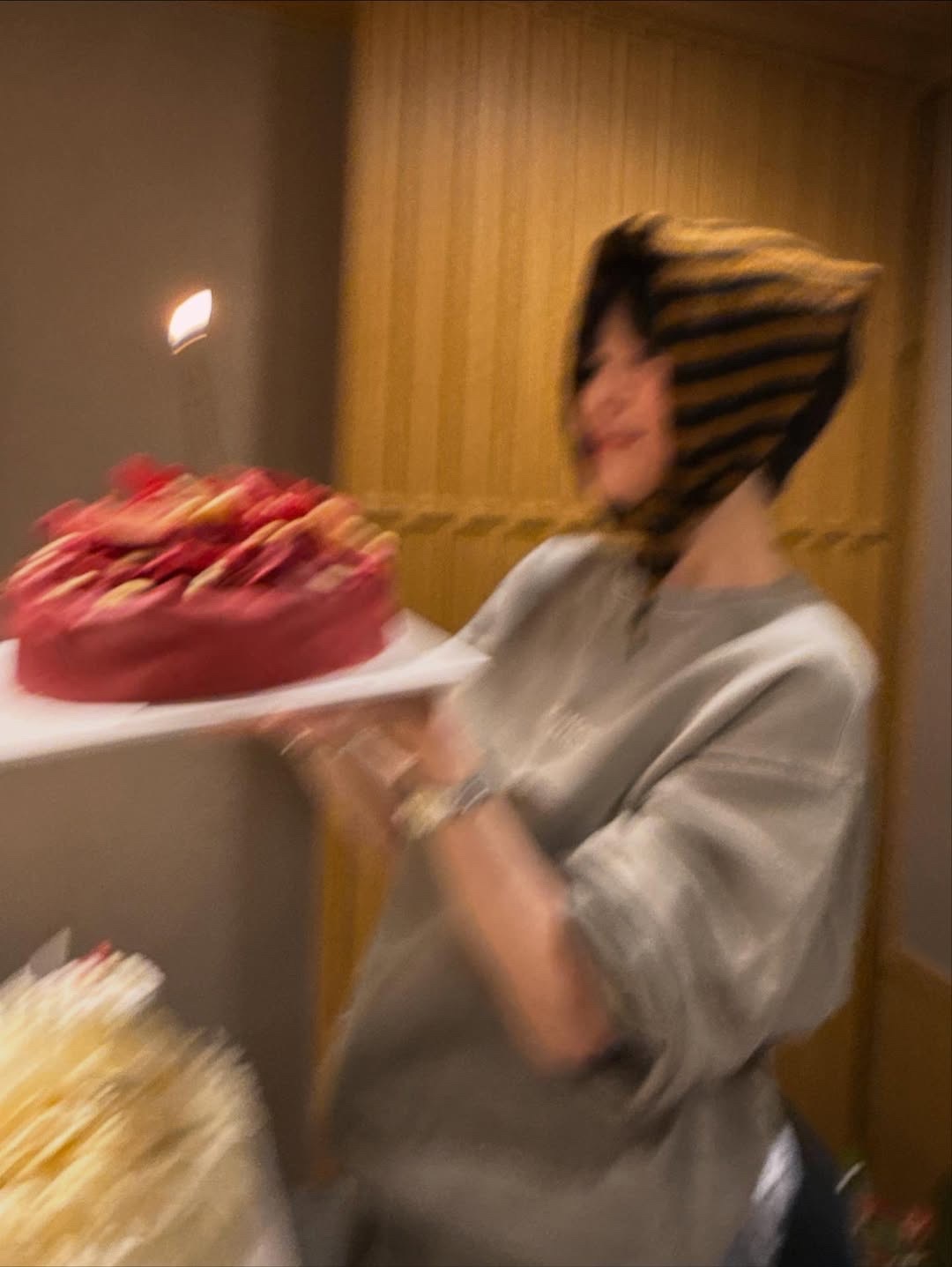 投稿宋慧乔44岁生日照片永远明媚🎂