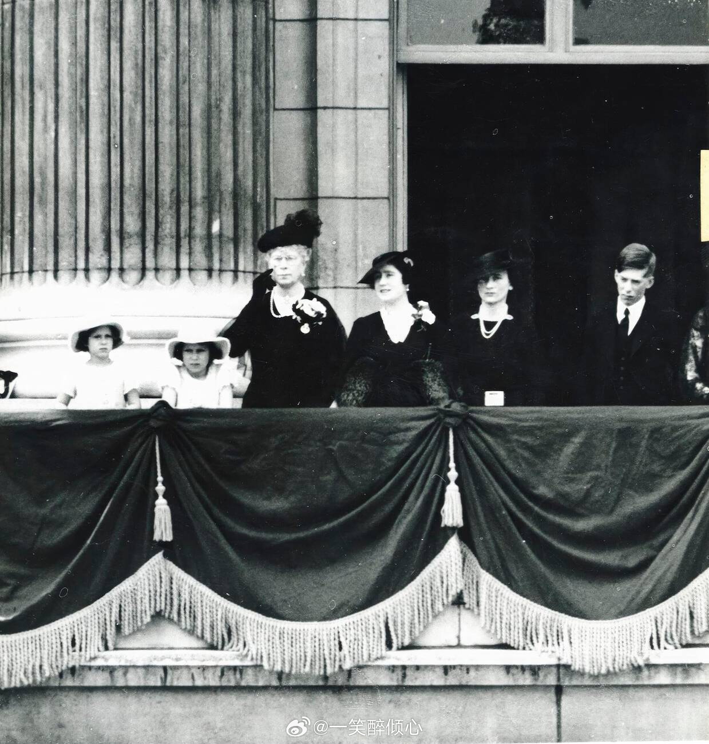 英国王室那些年，伊丽莎白王太后和她的妯娌格洛斯特公爵夫人爱丽丝王妃📸众所周