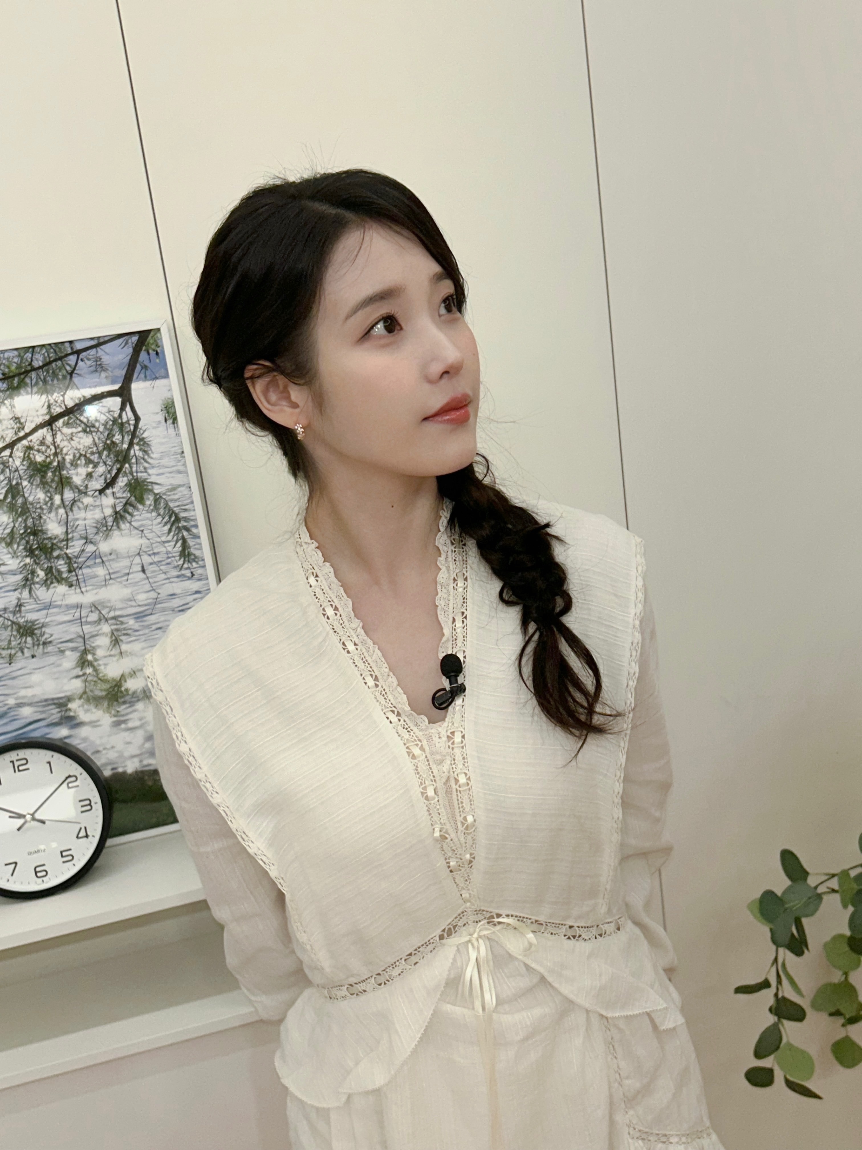 260415IU官方更新[📷]260415안성재거덩요드디어꿈빛셰프유