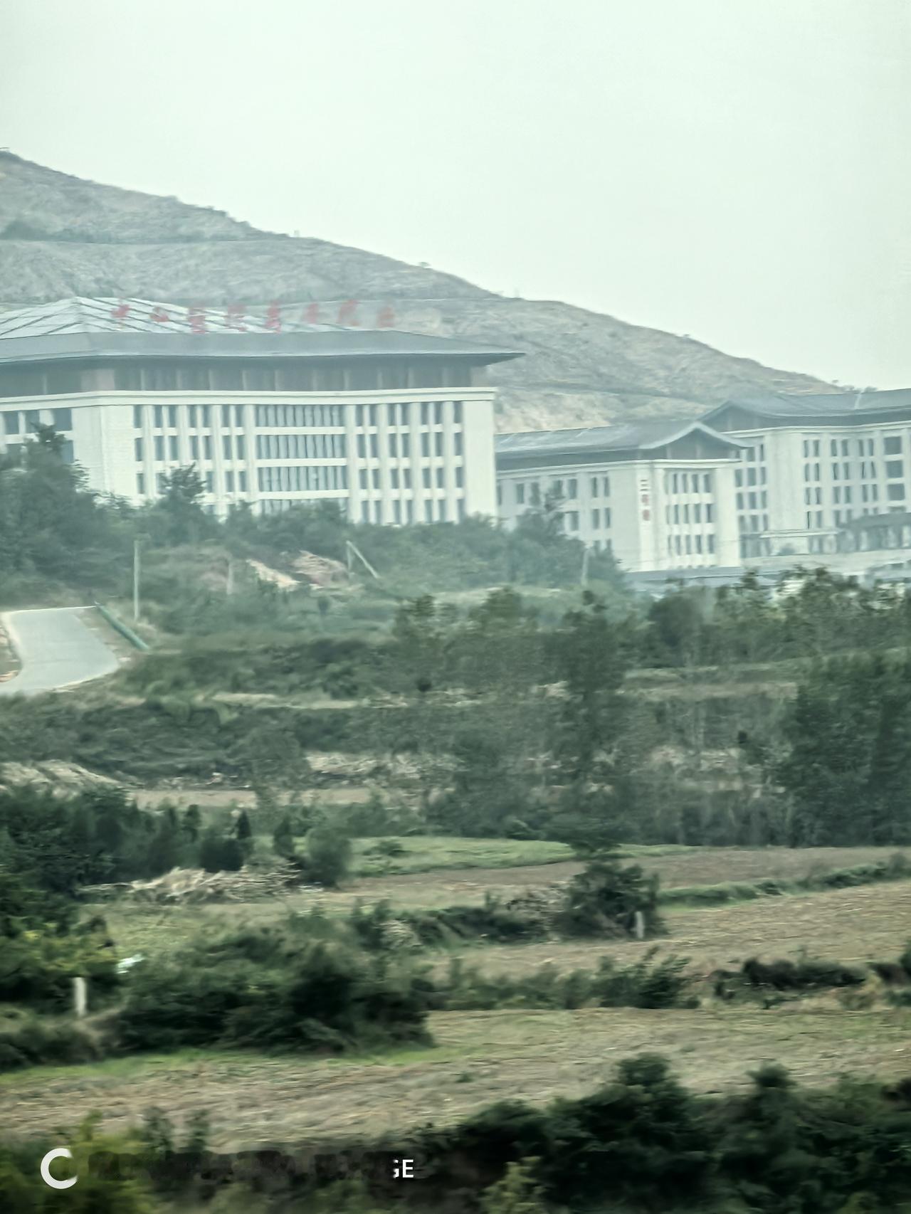 最不应该被看不起的两个职业,成了全网的流量密码现在,投诉医生教师,吐槽教育医疗