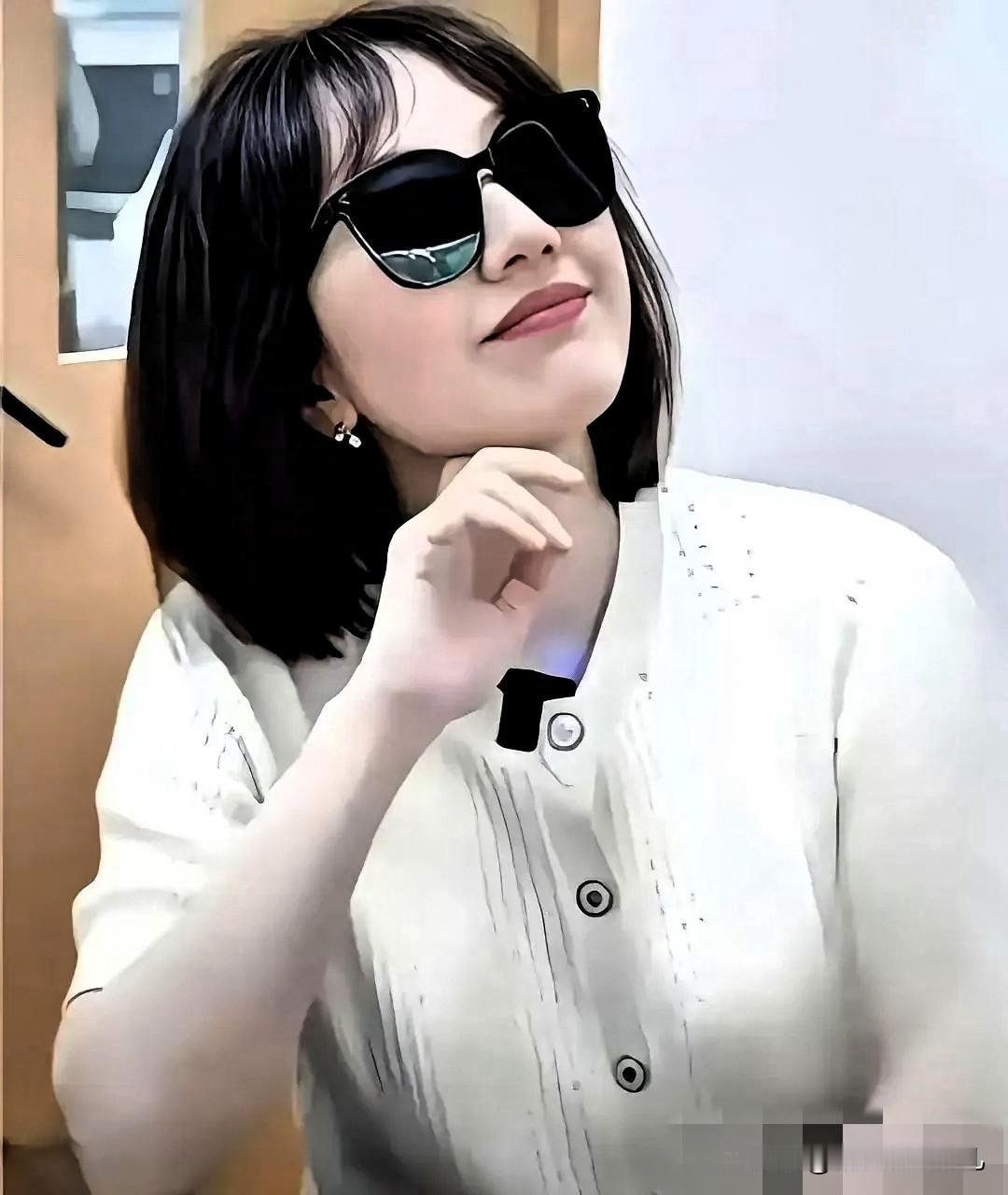 “奔赴山海”，这是她留给同事的唯一没有删掉的网名。副高职称三甲医院女博士医生，快