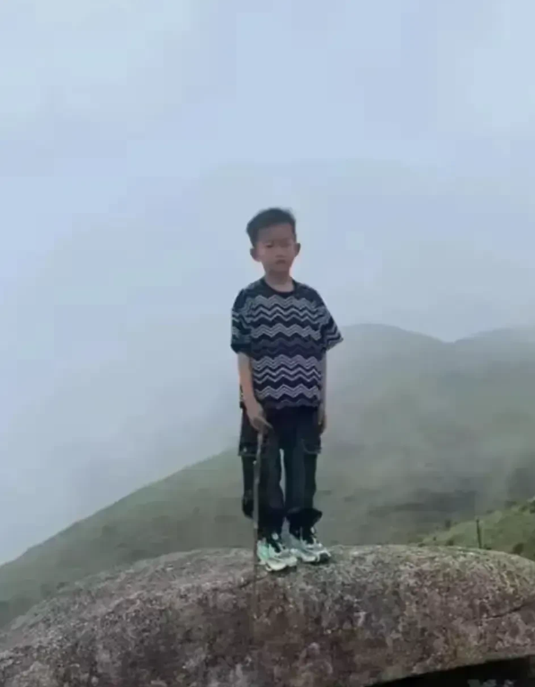 莆田男童走失多日，现在压力最大可能不是他们父母了。压力最大可能是警方，救援志愿