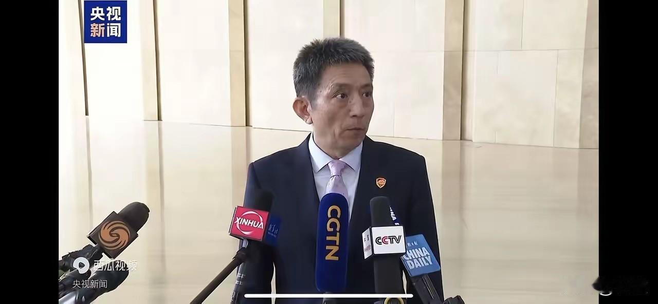 美方强硬施压表演,中方坚定反制握命脉,李成钢一句话揭底博弈🇺🇸美国外表看起