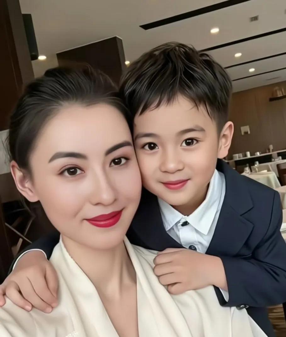 张柏芝老三儿子的爸爸是谁，一直没公开过，算是个小谜团。不过能肯定的是，孩子爸爸肯