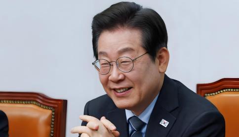 石破茂下台，李在明傻眼了。今年9月7日，这位在日本政坛以相对温和姿态著称的首相
