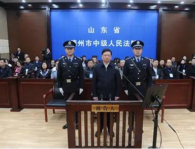 中国股市应该大幅度的整顿，彻底的清除腐败现象资本市场是国民经济的重要组成部