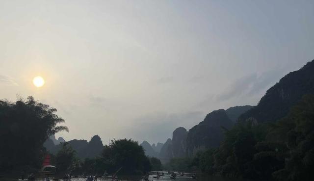 连夜逃离广西，阳朔真的巨坑，大家千万别去！桂林市区和柳州其实还行，螺蛳粉
