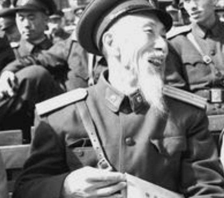 1955年大授衔期间，已经77岁高龄的蒋维平老将军拒绝剪掉陪伴自己多年的长胡须，