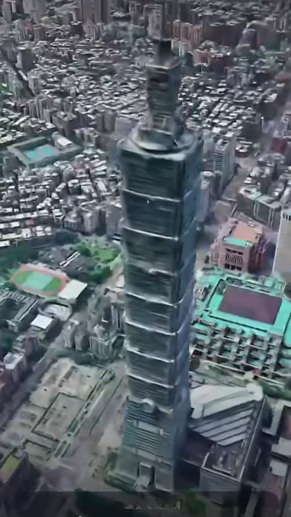 101大楼飞行街景被转发超4万次妙～高德是懂大家想看什么，101大楼的街景尽收眼