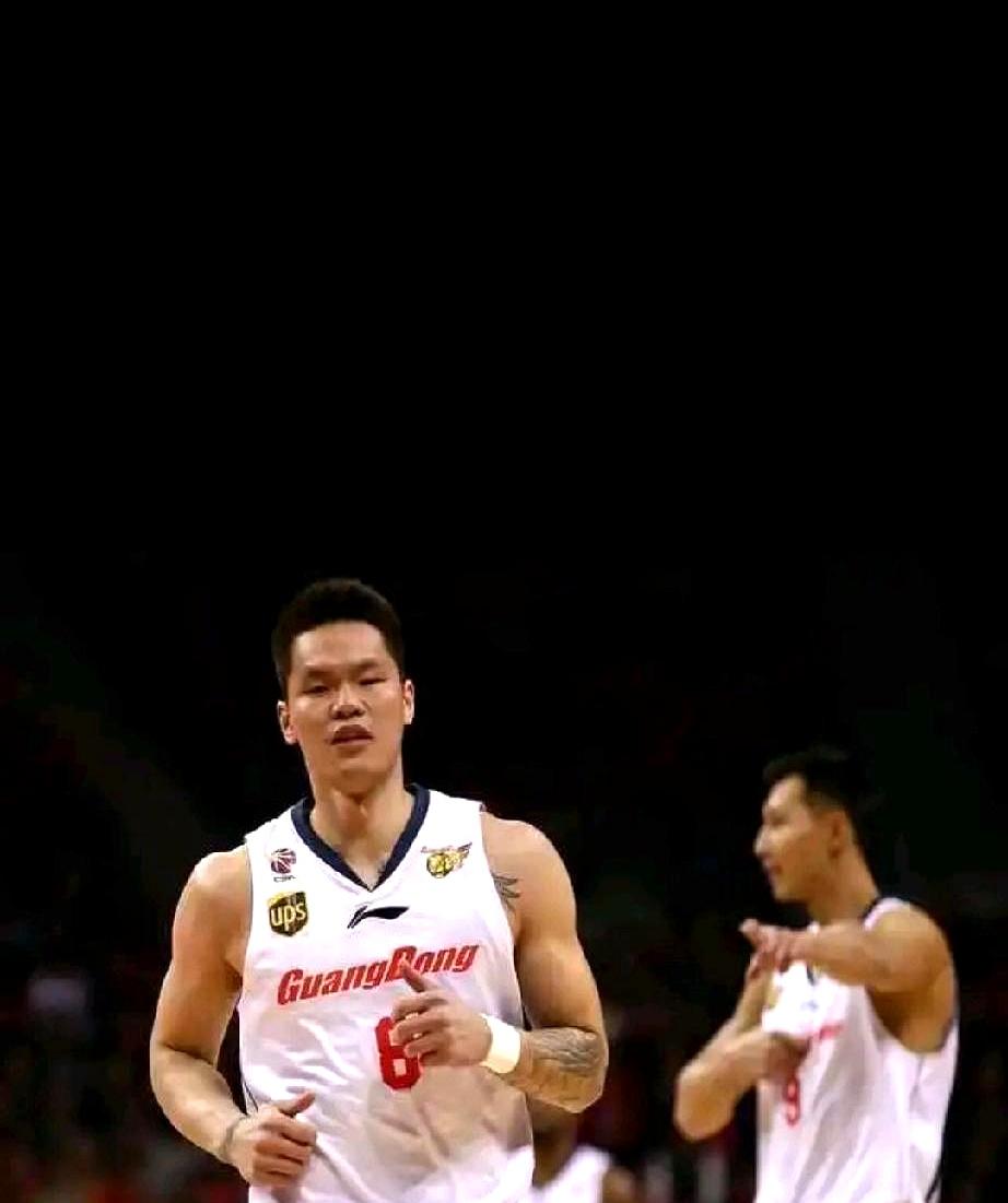 广东宏远篮球俱乐部总经理朱芳雨球员时期年薪一览表:朱芳雨球员时期年薪从1