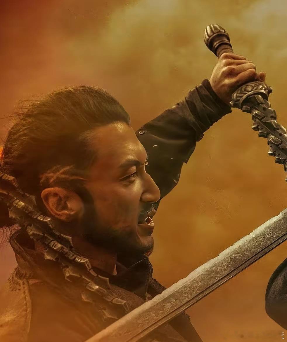 我一个在电影院打工的朋友说你不要看《飞驰人生3》票房吓人但其实它有个严重的问题，