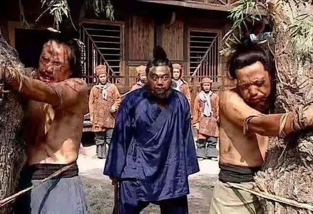 如果张飞逼你三天之内，造10万套白旗白甲，办不到就砍头，你会咋办？说实话，很多人真小看了范疆、张达这