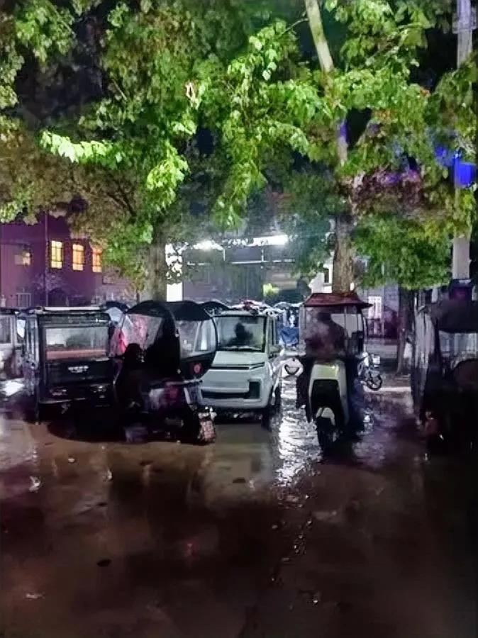 结婚13年，因800块打起来了！表妹哭着说，昨晚和老公动手，竟因交医保这事。妹夫