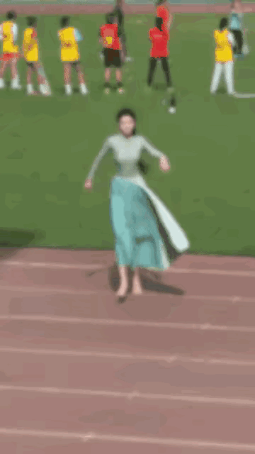 为夫今年三十有余，不禁感慨道，“我老了，年轻真好。”