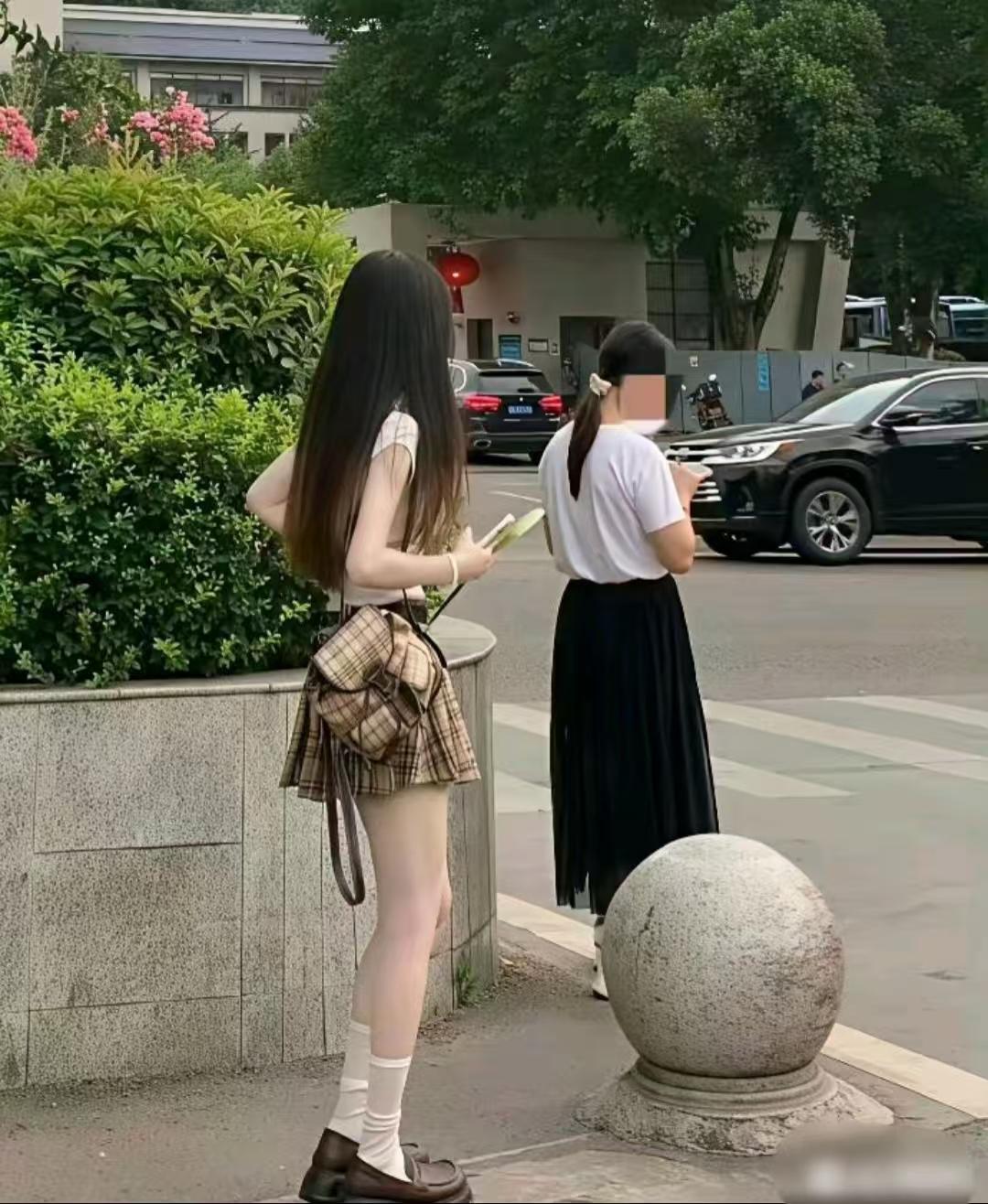 这么漂亮的背影肯定是个大美女吧？我敢说，女生走在路上，最先挪不开眼的根本不是帅