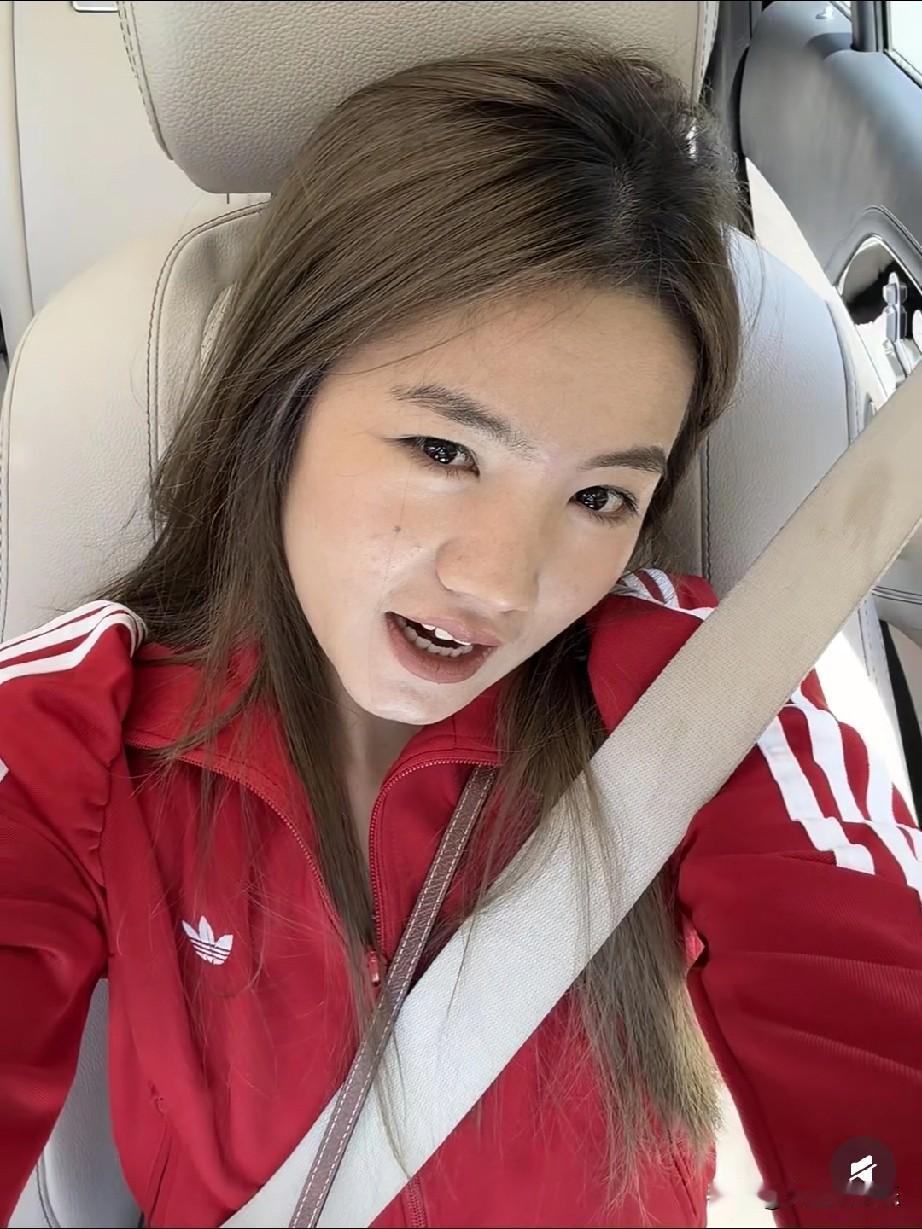 出于好奇，我查了一下李勒优的出身，不查不知道，一查吓一跳。原来她原生家庭