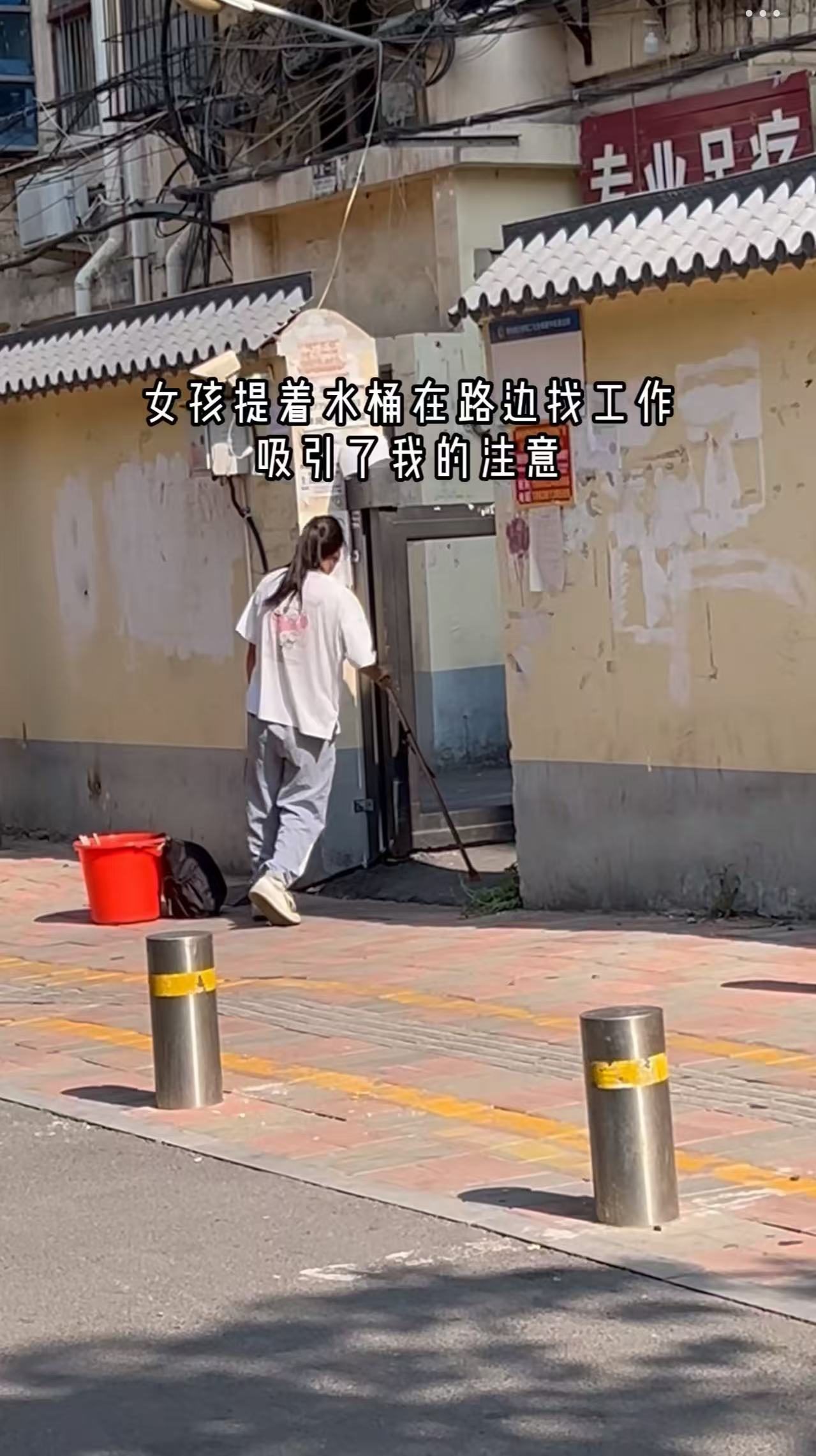 “我妈说我是废物，我想证明给她看我不是废物！”独自找工作的脑瘫女孩感动了无数网友，她说：“我是残疾，